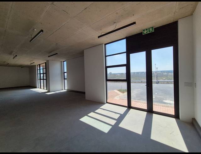 800M² WAREHOUSE TO LET IN LONGLAKE